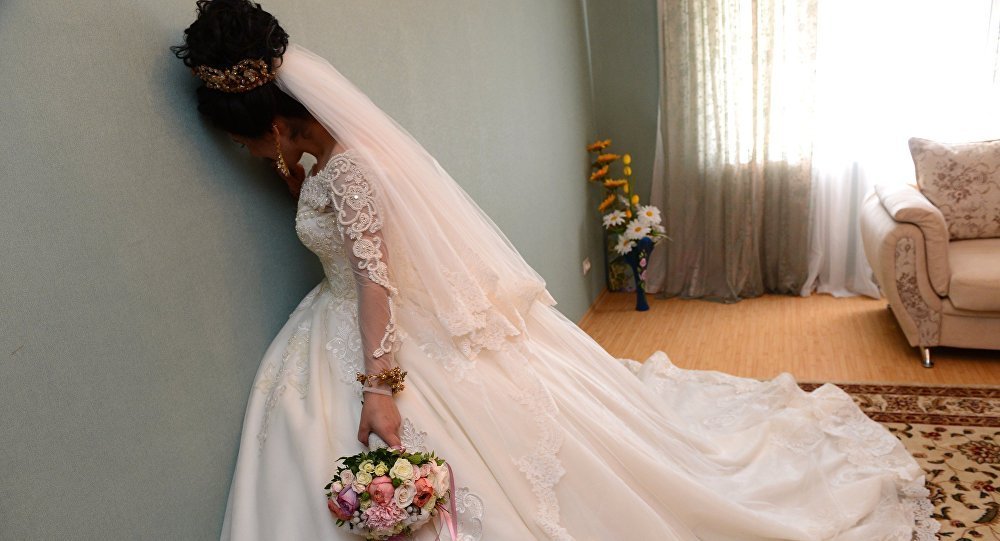 Узбекистанцы назвали оптимальный возраст для вступления в брак