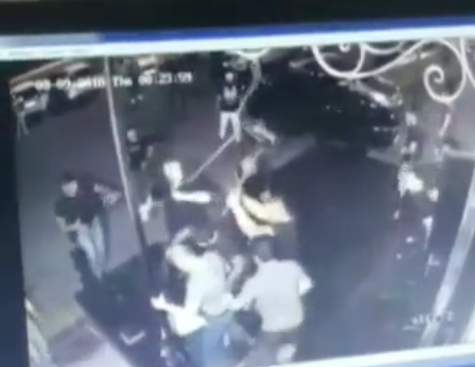 Опубликовано новое видео избиения борца ММА Кенжаева со второй камеры клуба Aurum 898
