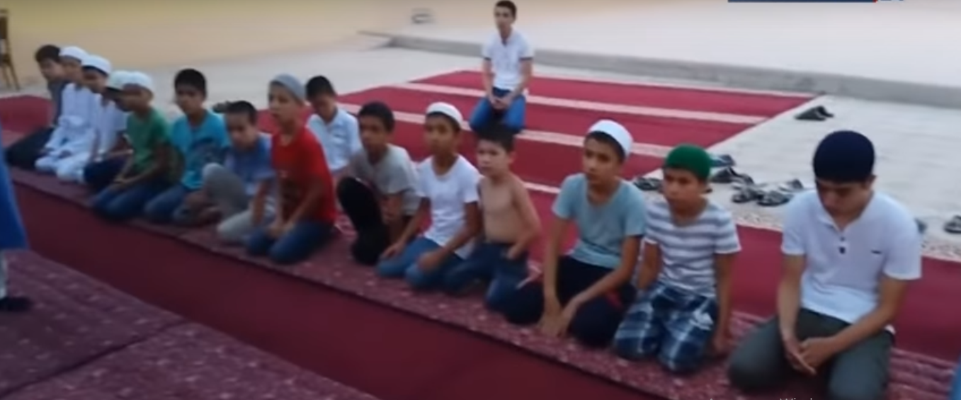 В подпольном медресе Андижана детей насильно заставляли проходить религиозное обучение (видео)