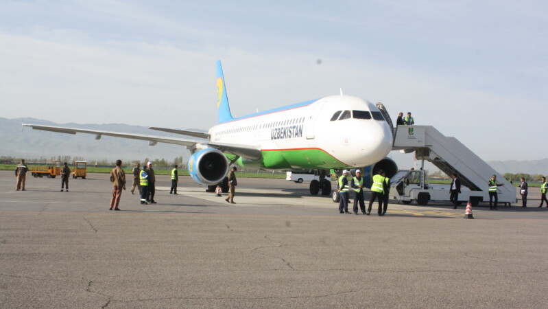 Рейс из Москвы в Ташкент задержан на 14 часов: пилоты не смогли включить двигатель самолета НАК Узбекистана