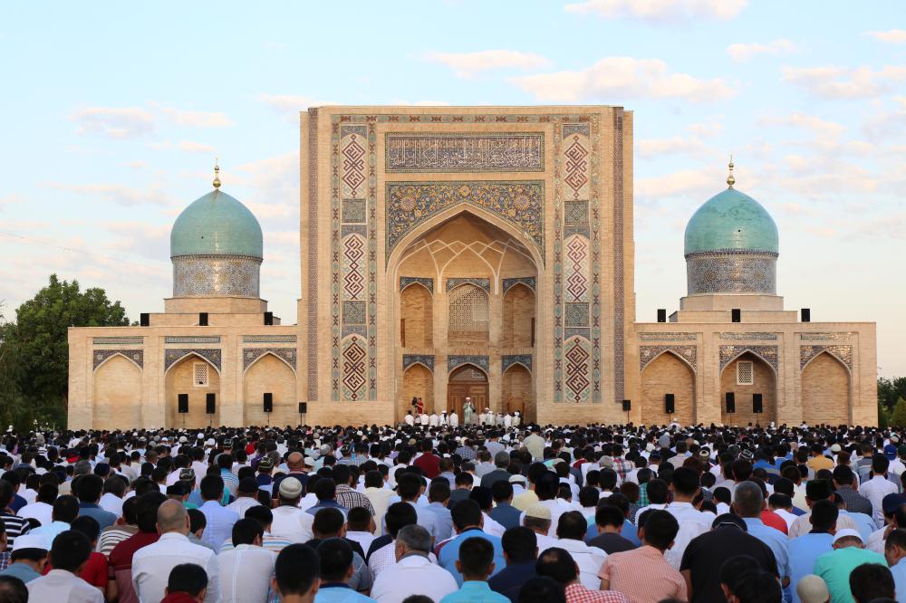 Подсчитано количество узбекистанцев, вышедших на Хайит-намаз