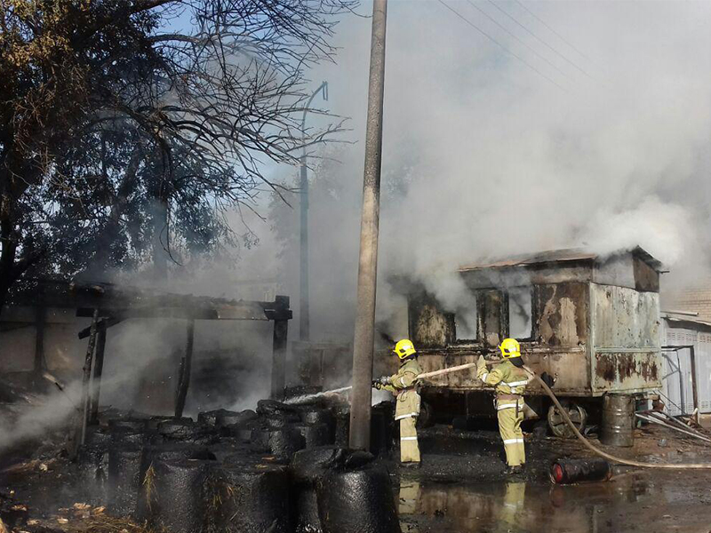 Пожар в Ташкенте: в Учтепинском районе загорелся цех 
