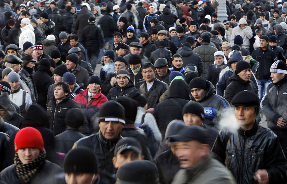Подсчитано число узбекистанцев, уехавших на работу в Россию в этом году