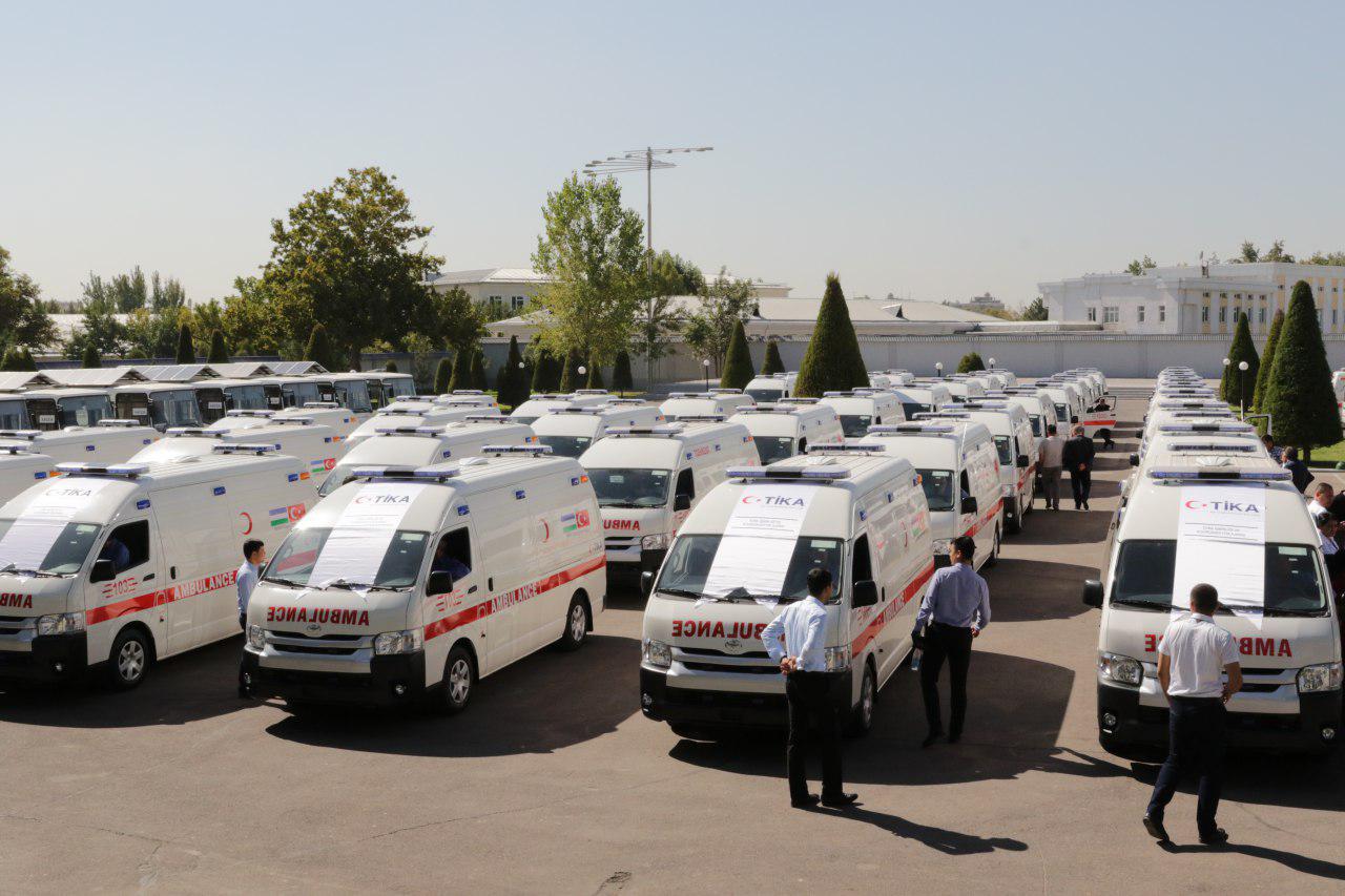 Турция подарила Узбекистану десятки карет скорой помощи (фото)