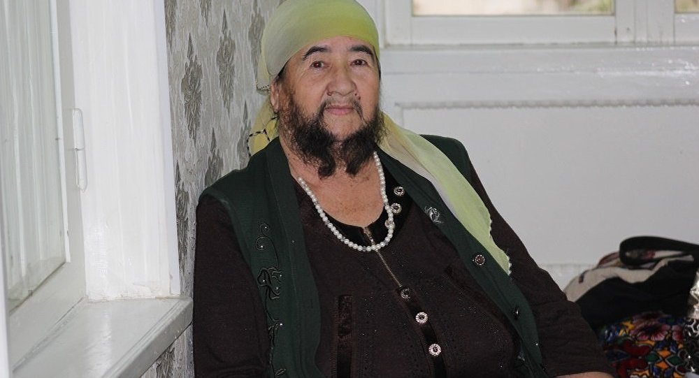 Старушка из Казахстана 35 лет не брила бороду и стала популярной в Ташкенте (фото) 