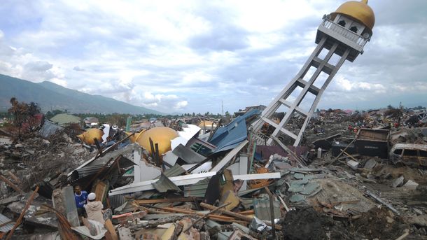 Спутник заснял шокирующие кадры разрушения индонезийского города в результате землетрясения (видео) 