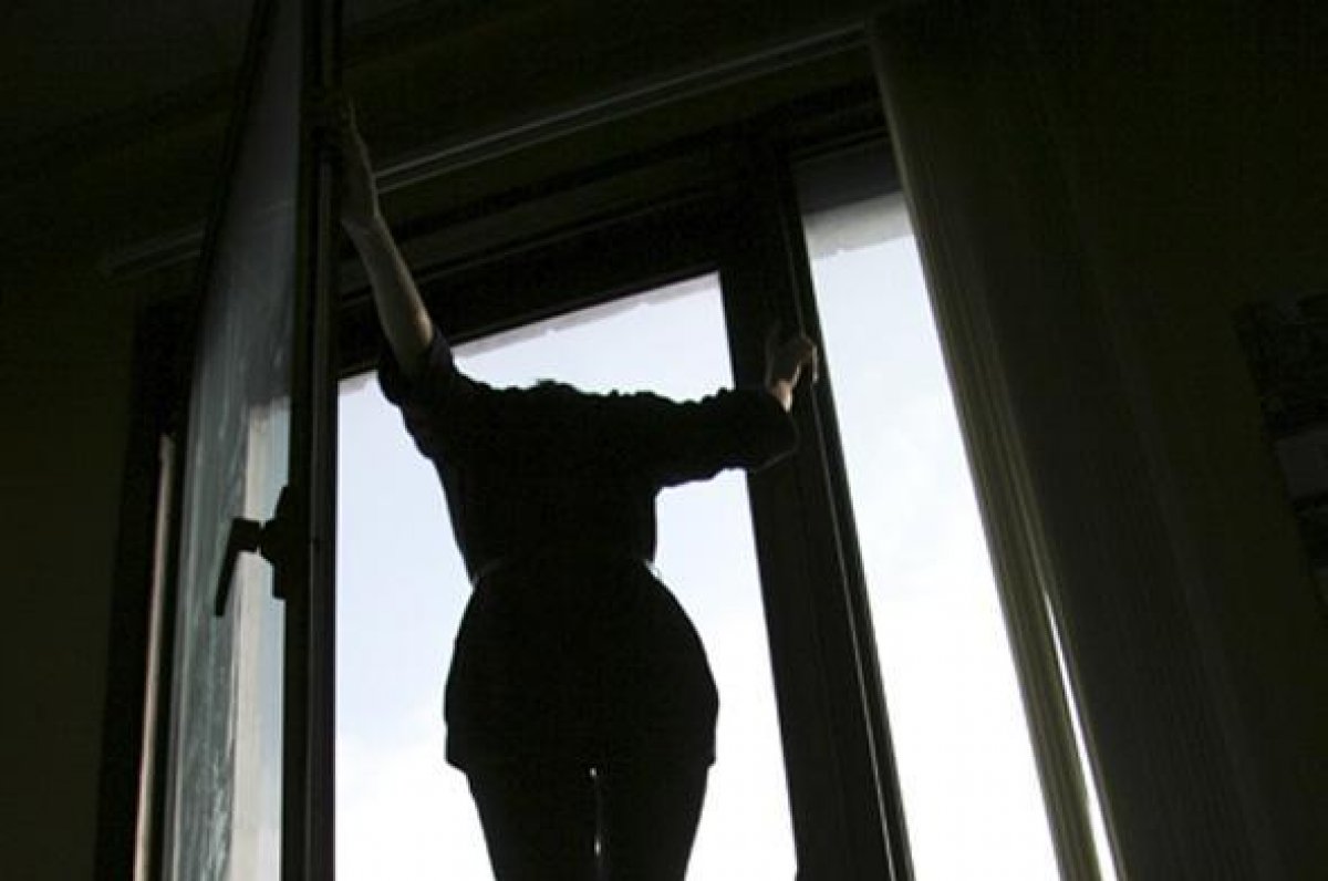 В Ферганской области беременная женщина выпрыгнула с третьего этажа, испугавшись избиения гражданского мужа