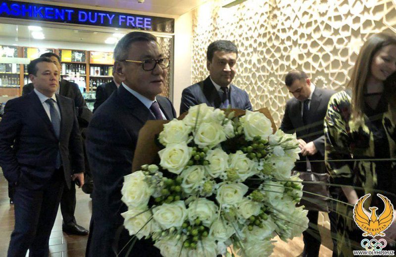Нового президента AIBA Гафура Рахимова встретили в ташкентском аэропорту (фото)