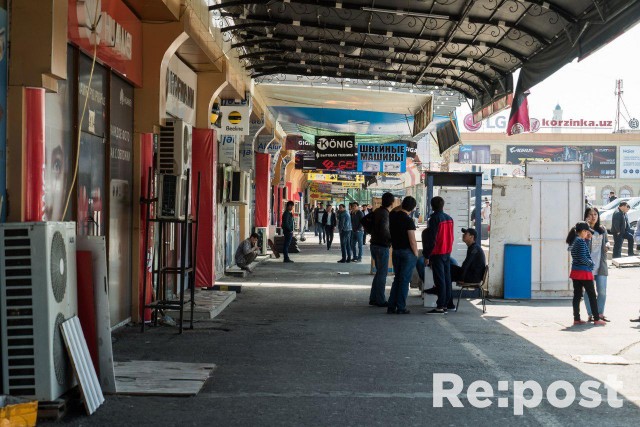 На «Малике» неизвестные обокрали магазины, поели хот-догов и передали приветы кетчупом (видео)