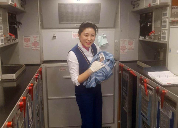 Летевшая в Ташкент узбекистанка родила на борту самолета и сорвала рейс