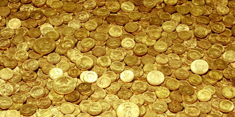 Центробанк выпустил в обращение монеты из золота и серебра (список банков)