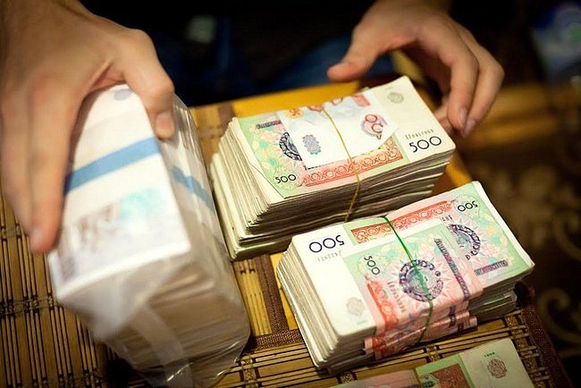 Узбекистанцам разрешат вывозить миллионы