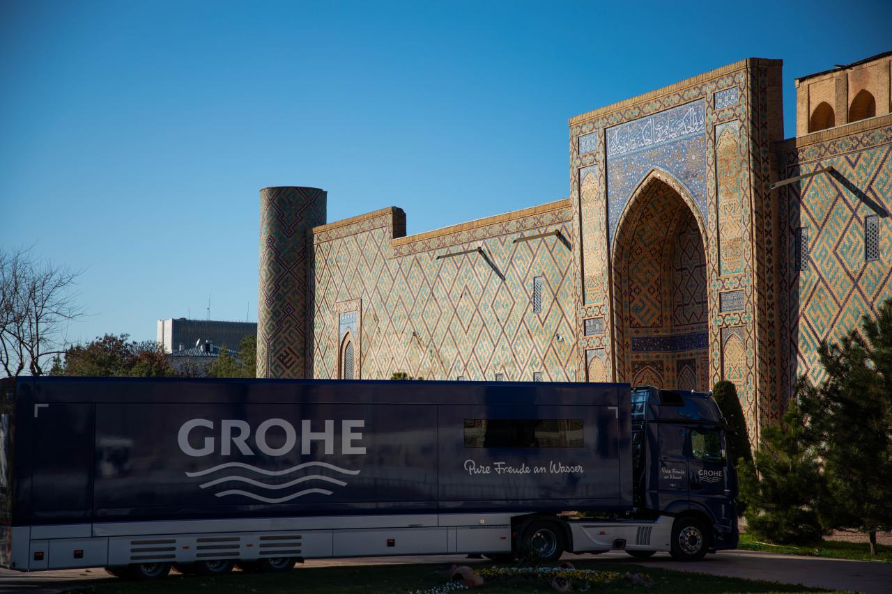 Компания GROHE провезла по трем городам Узбекистана грузовик с уникальной экспозицией