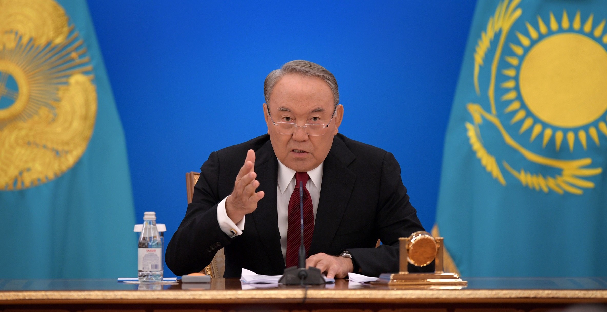 Президент Казахстана обязал министров носить одежду местного производства