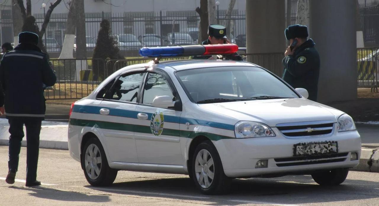 В Ташкенте патруль ДПС оштрафовали за остановку в неположеном месте (фото)