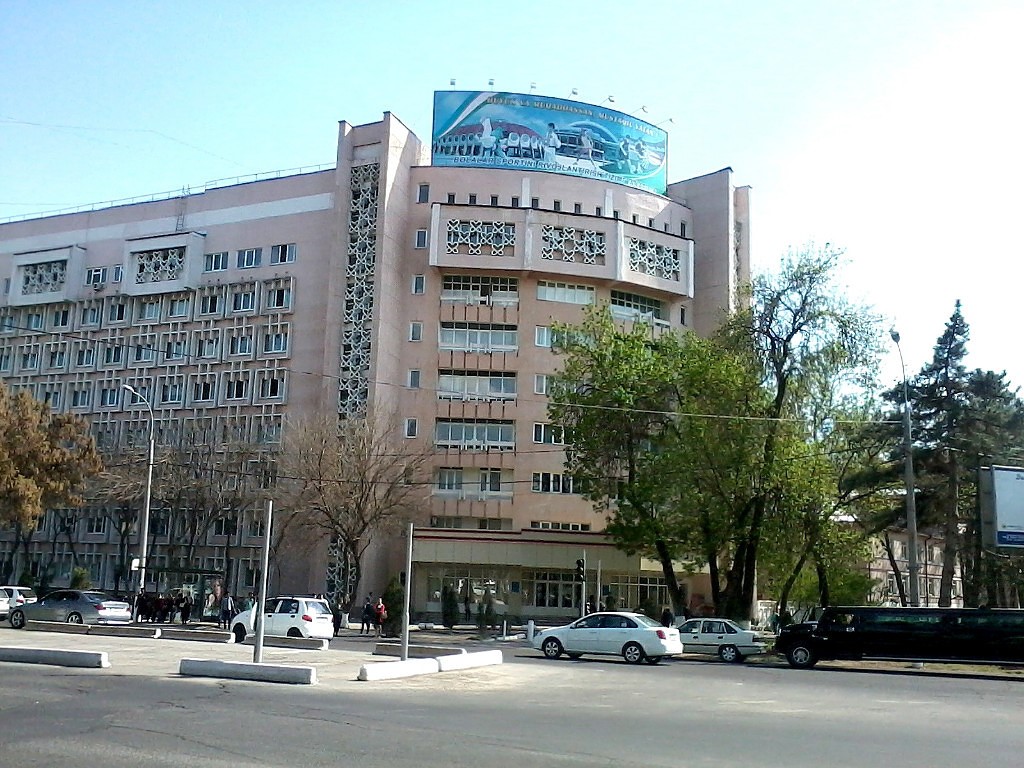 Сотрудник прокуратуры насмерть сбил пешехода в центре Ташкента