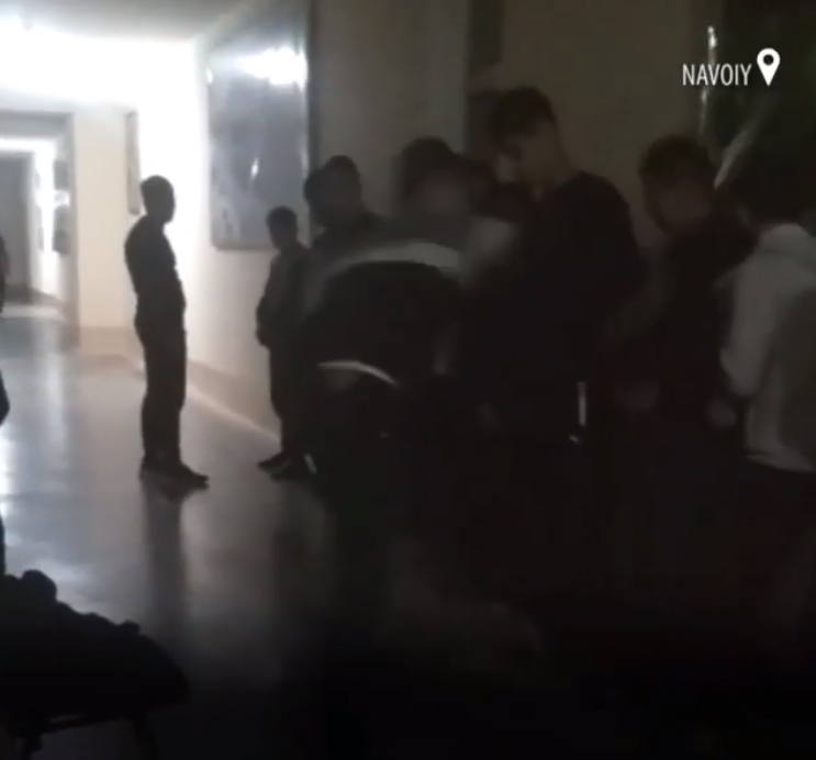 В Навоийской спецшколе массово избили учеников (видео) 