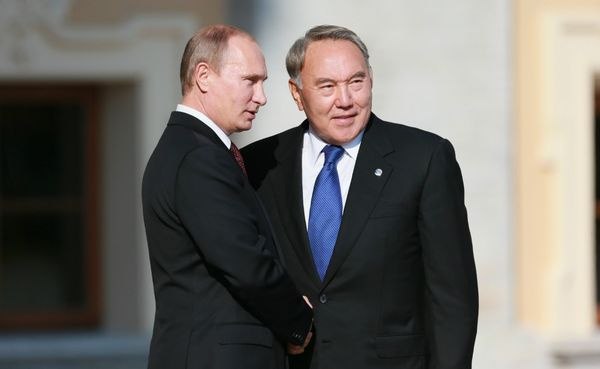 Песков рассказал зачем Назарбаев звонил Путину перед отставкой 