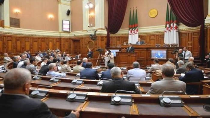 Парламент Алжира объявил пост президента вакантным