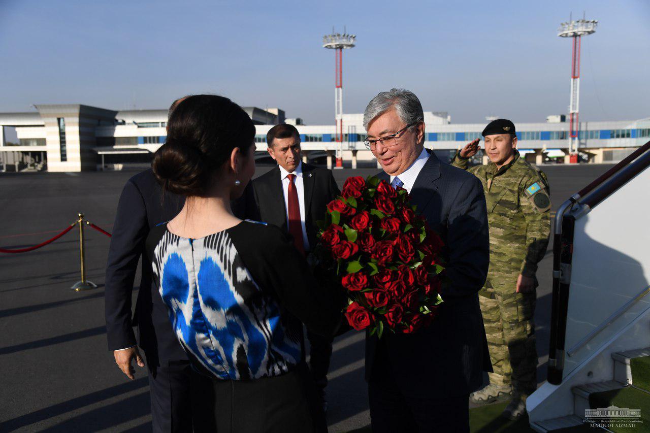 Президент Казахстана прилетел в Ташкент 