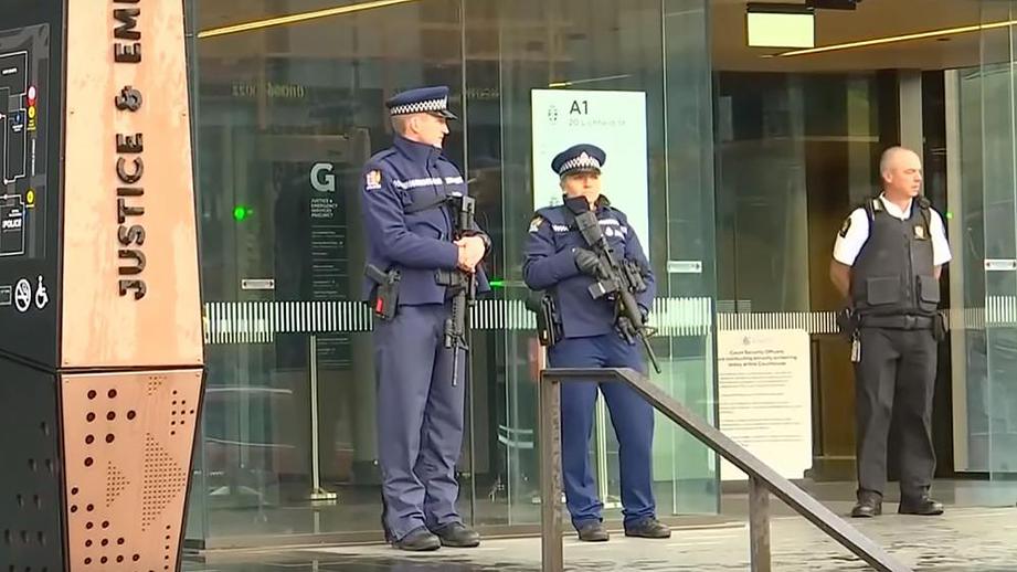 В Новой Зеландии мужчины отправились под суд за публикацию видео о терактах в мечетях