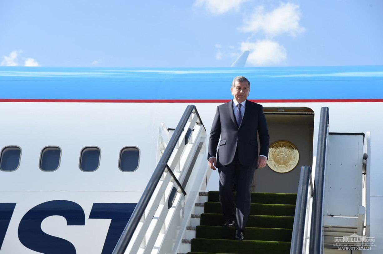 Президент завершил поездку в Ферганскую область
