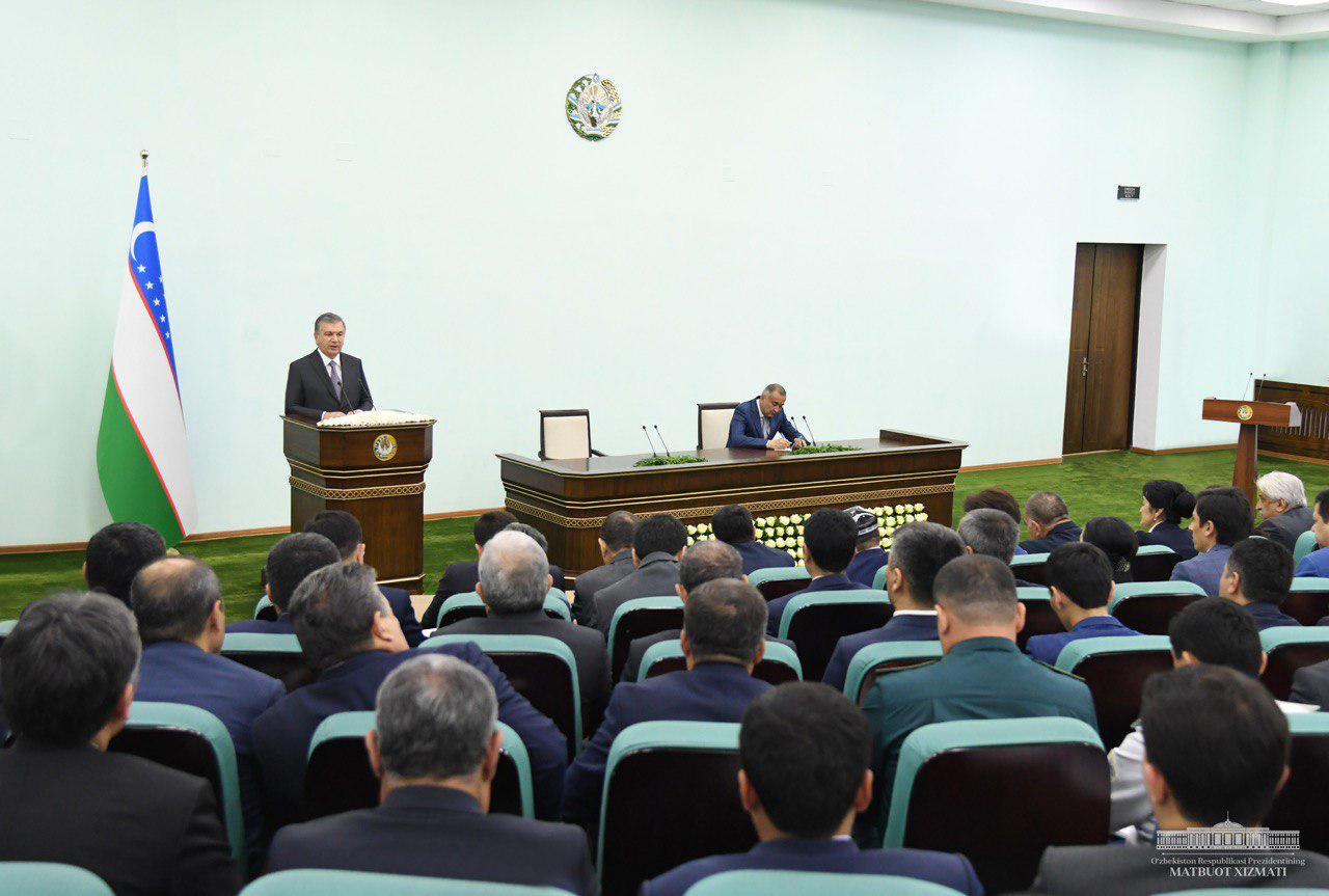 Несколько чиновников Учтепинского района лишились кресла после официальной встречи с президентом