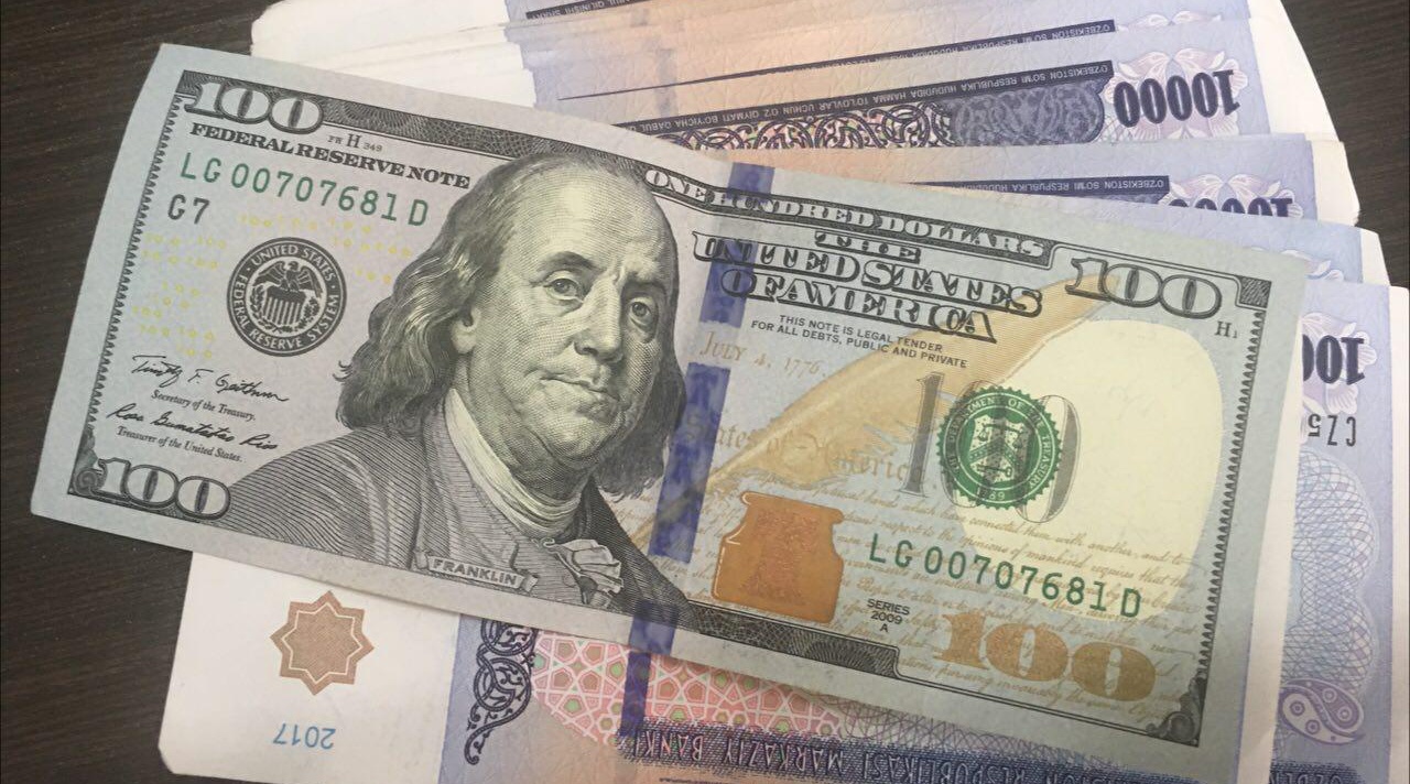 Опубликован курс валюты: доллар растет на протяжении трех месяцев 