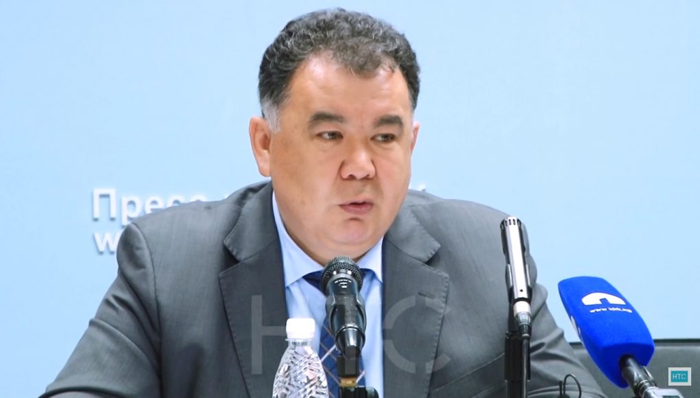 Киргизский губернатор, оскорбивший журналиста, лишился кресла (видео)