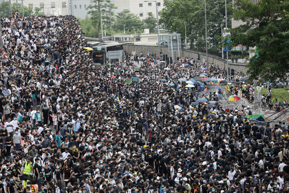 Массовые протесты вынудили власти Гонконга отложить закон об экстрадиции в Китай (видео)