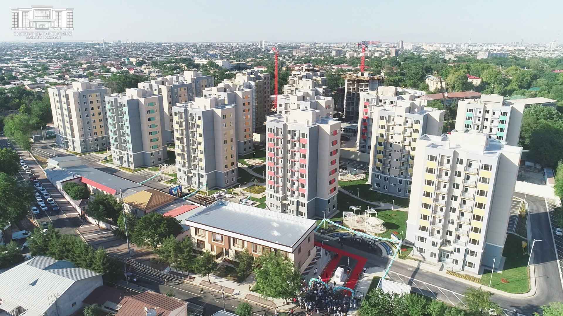 Жителям Ташкента вручили сотни квартир (видео)