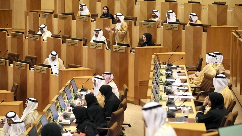Женщин обязали занять половину мест в парламенте ОАЭ  