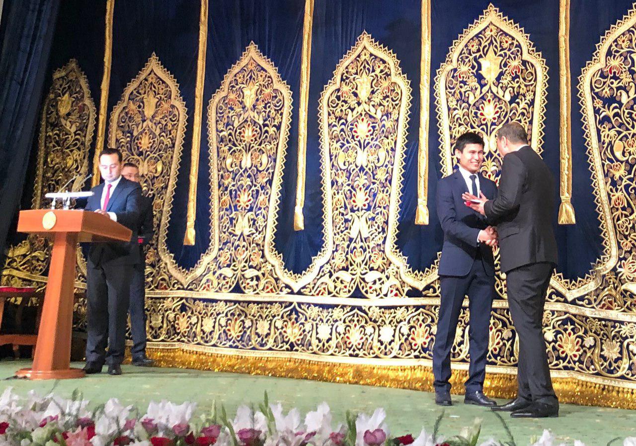 Впервые в Узбекистане наградили блогеров по указу президента