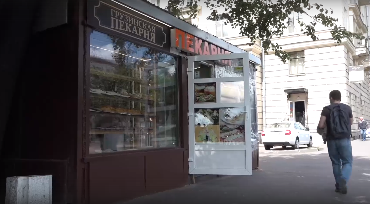 В Петербургской пекарне пьяный мужчина выстрелил в лицо узбекистанки