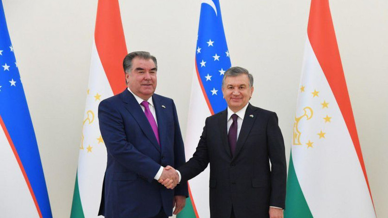Президент Таджикистана поздравил Шавката Мирзиёева