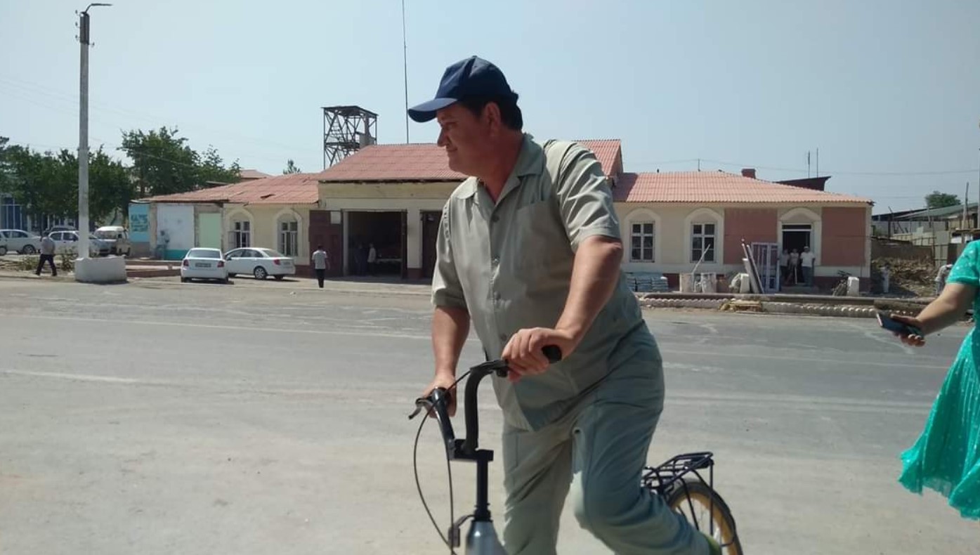 Хоким Ферганской области приехал на велосипеде в Риштанский район