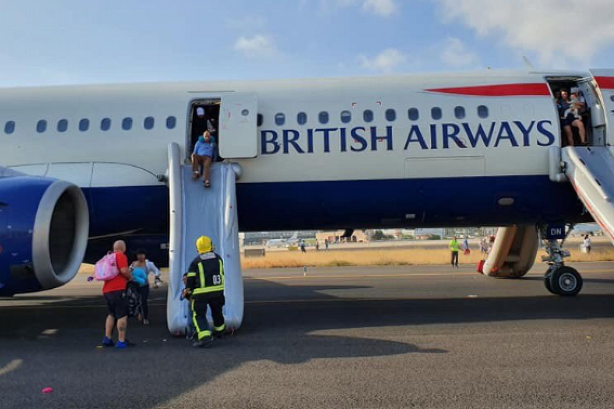 Самолет British Airways совершил аварийную посадку в Валенсии из-за дыма в салоне