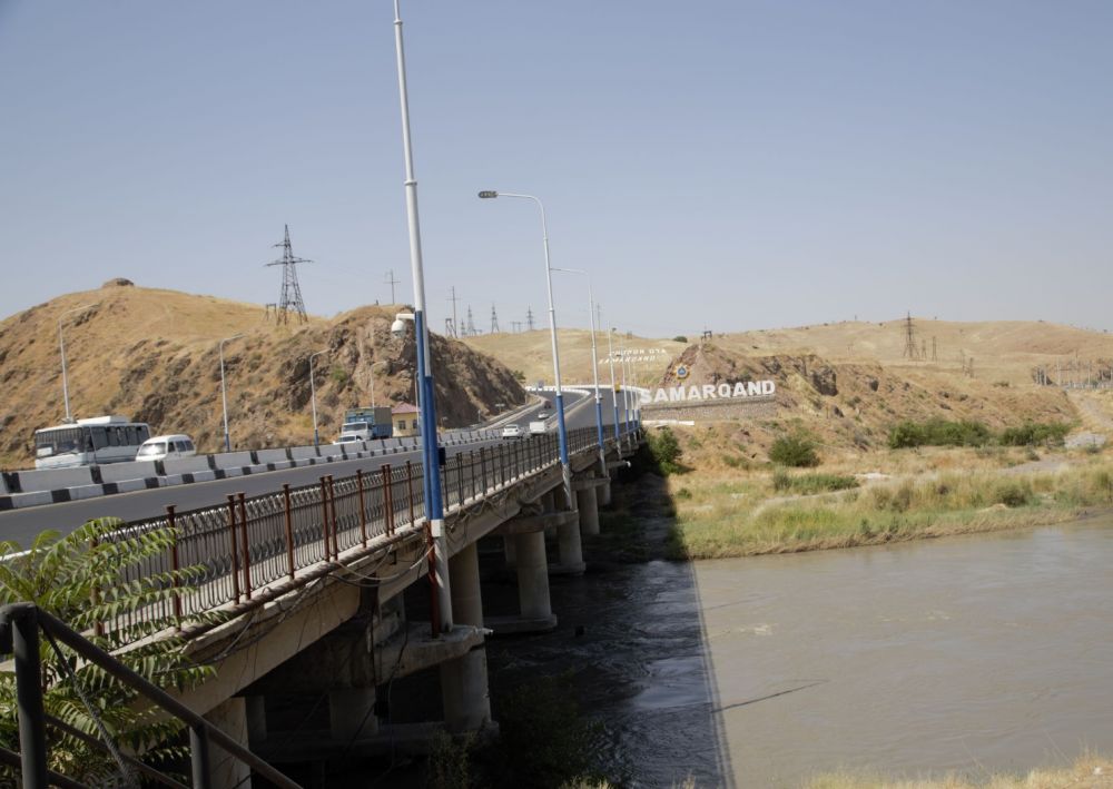 Движение на мосту через реку Зарафшан перекроют