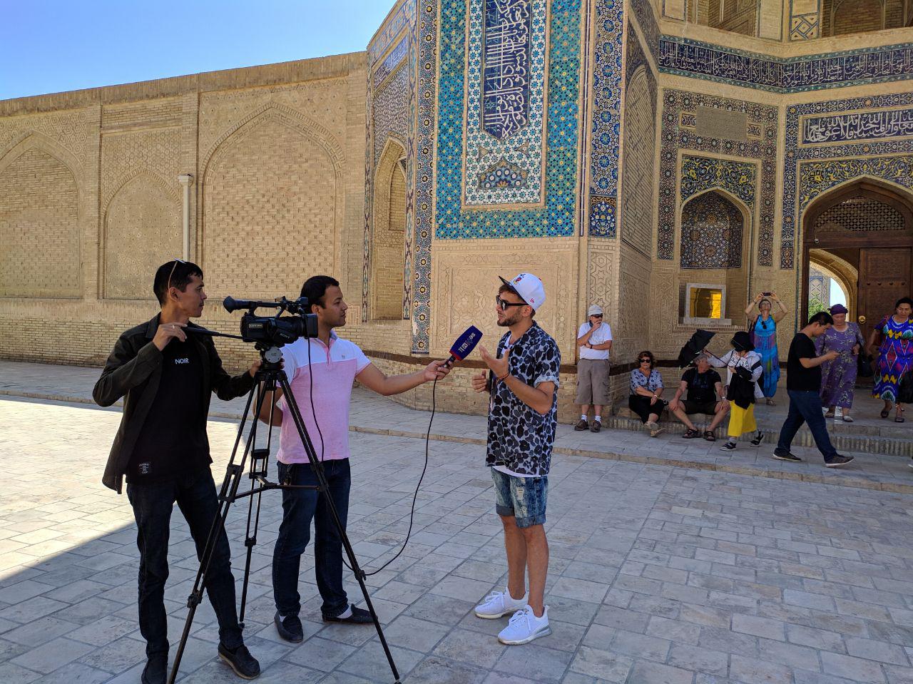 Известные Instagram-блогеры покатаются по Узбекистану 