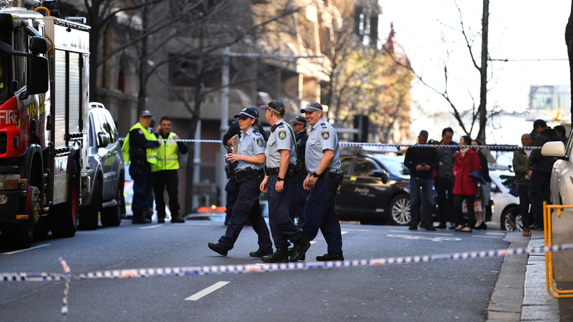 В Сиднее неизвестный с ножом напал на прохожих