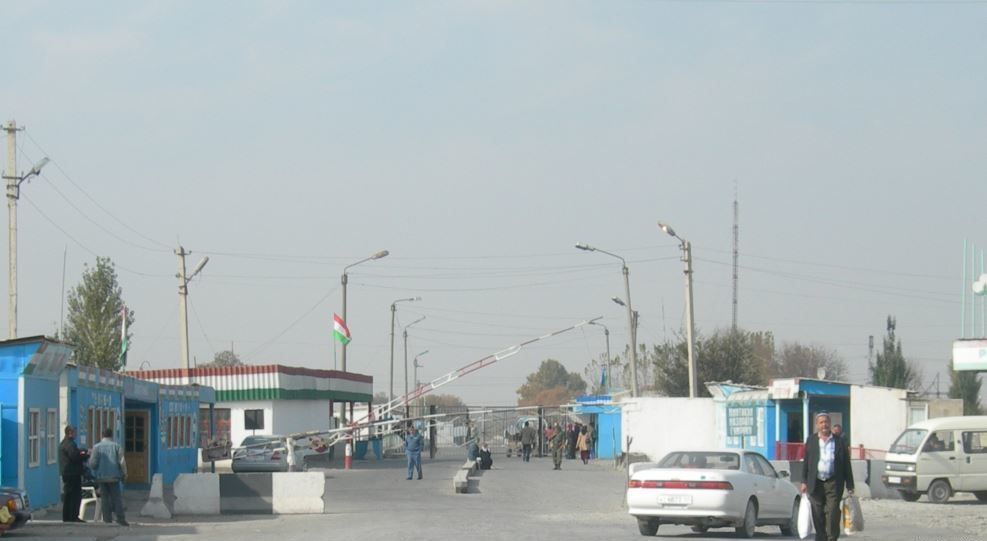 Таджикистан снизил пошлину на въезд для узбекских авто