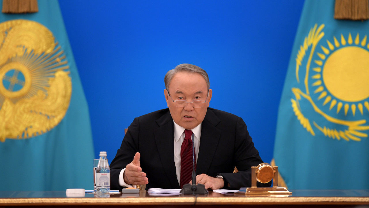 Назарбаев призвал к ответу блогеров