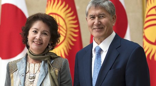 Алмазбек Атамбаев встретился с супругой в СИЗО