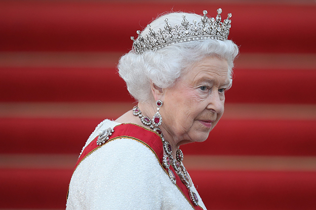 Противники Brexit пригрозили королеве казнью