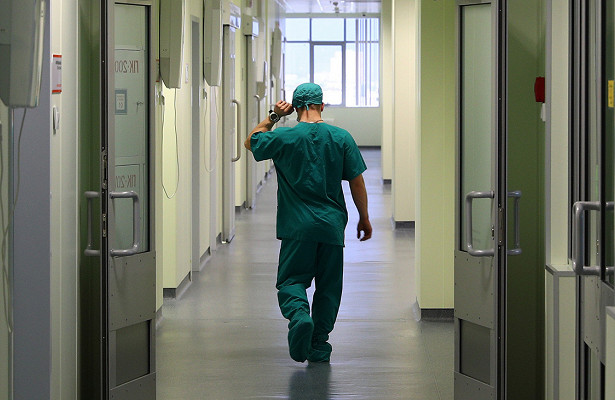 Мигрантов захотели привлечь к работе врачами в России