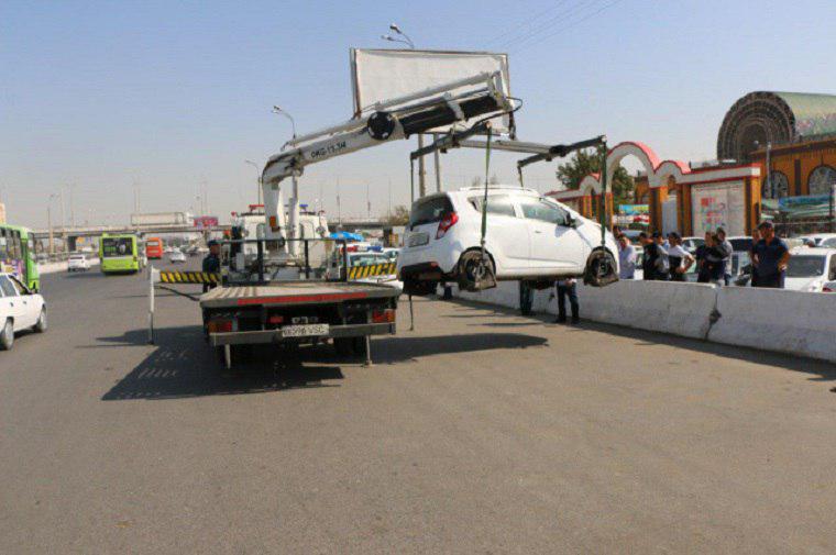 Припаркованные машины начали эвакуировать в Ташкенте