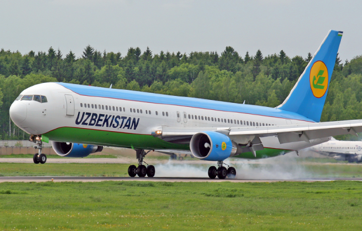 Летевший из Ташкента в Санкт-Петербург самолет совершил экстренную посадку