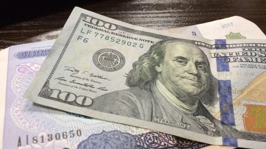 Опубликован курс валюты: доллар снова упал