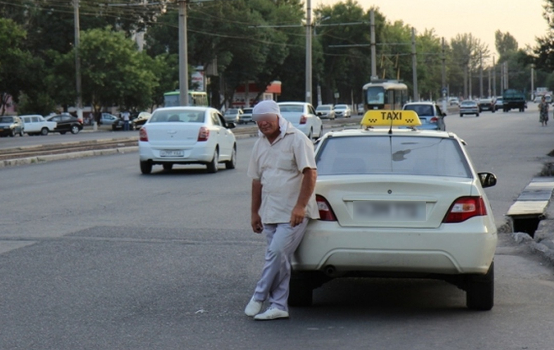 В Чиланзарском районе водитель подвез двух попутчиков и ограбил 
