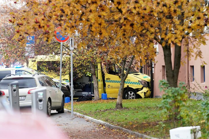 В Осло вооруженный преступник на угнанной «скорой помощи» сбил прохожих